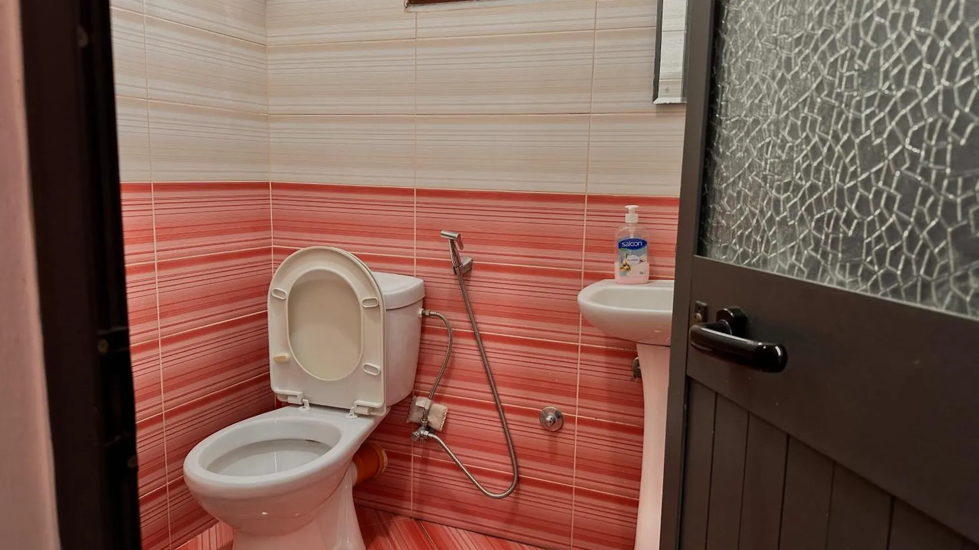 Hostel Grande House Tiran