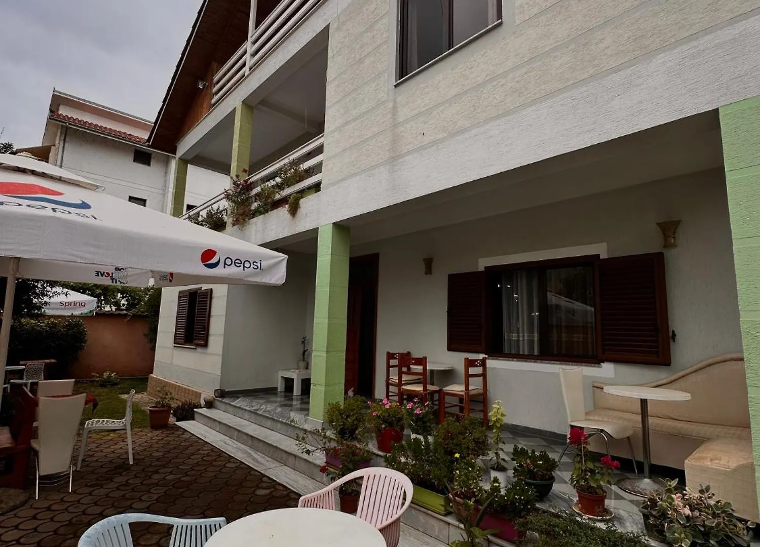Hostel Grande House Tiran
