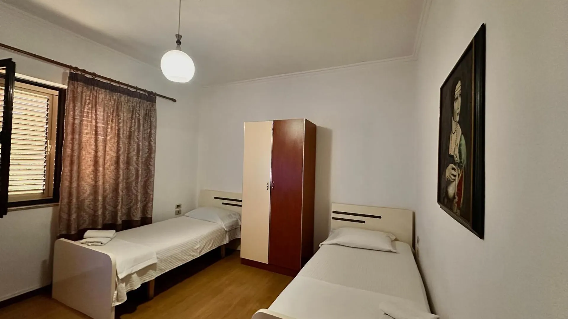 Hostel Grande House Tiran 0*,